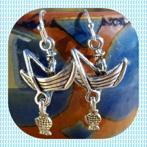 New Arrival Unique Super Cute Gone 🎣
Fishing Dangle Fish 🐟 Earrings - Picture 6 of 8